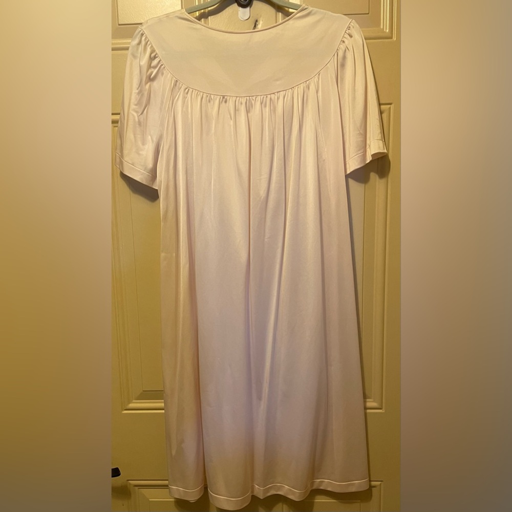 Vintage Shadowline Nightgown in Pale Pink Nylon Size Large - Picture 4 of 6